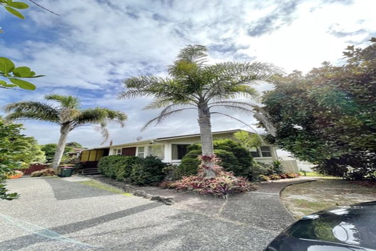 Photo of property in 11 Chequers Avenue, Glenfield, Auckland, 0629