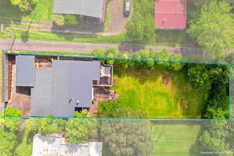 Photo of property in 12 Eastglen Road, Glen Eden, Auckland, 0602