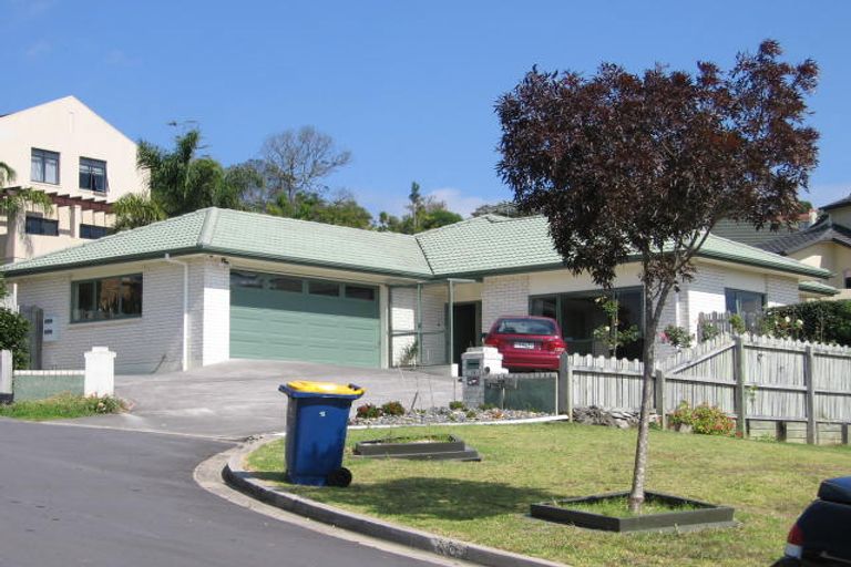 Photo of property in 16 Sherwood Grove, Northcross, Auckland, 0630