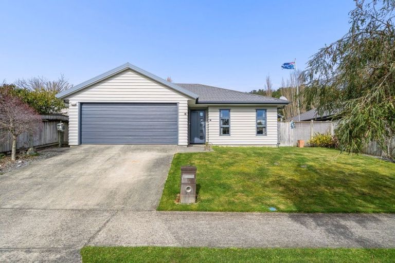 Photo of property in 5 Poppy Watts Grove, Stokes Valley, Lower Hutt, 5019
