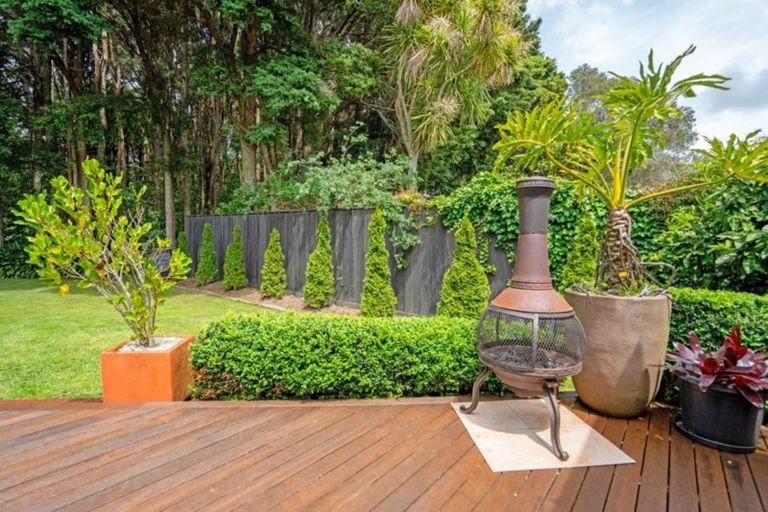 Photo of property in 25 Walpole Avenue, Hillpark, Auckland, 2102
