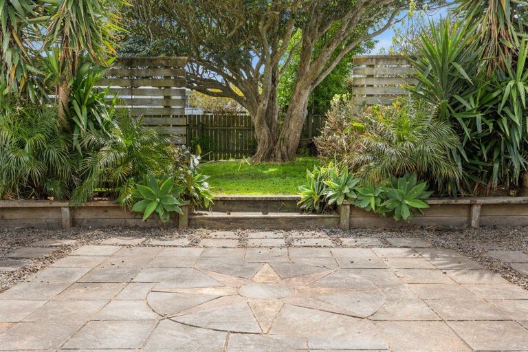 Photo of property in 27 Rospeath Crescent, Spotswood, New Plymouth, 4310