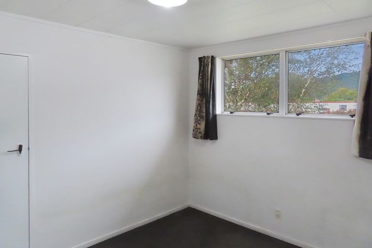 Photo of property in 2/15 Douglas Street, Waiwhetu, Lower Hutt, 5010
