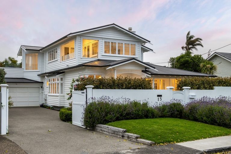 Photo of property in 13 Ocean View Road, Milford, Auckland, 0620