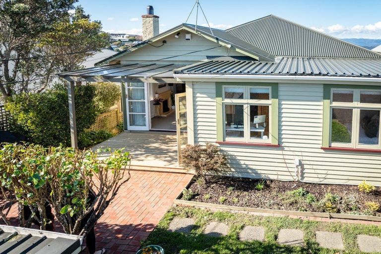 Photo of property in 97 Creswick Terrace, Northland, Wellington, 6012