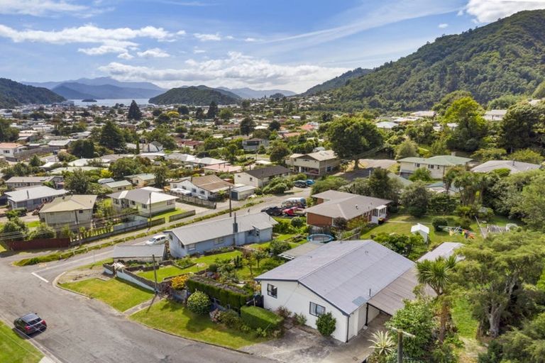 Photo of property in 52 Dorset Street, Picton, 7220