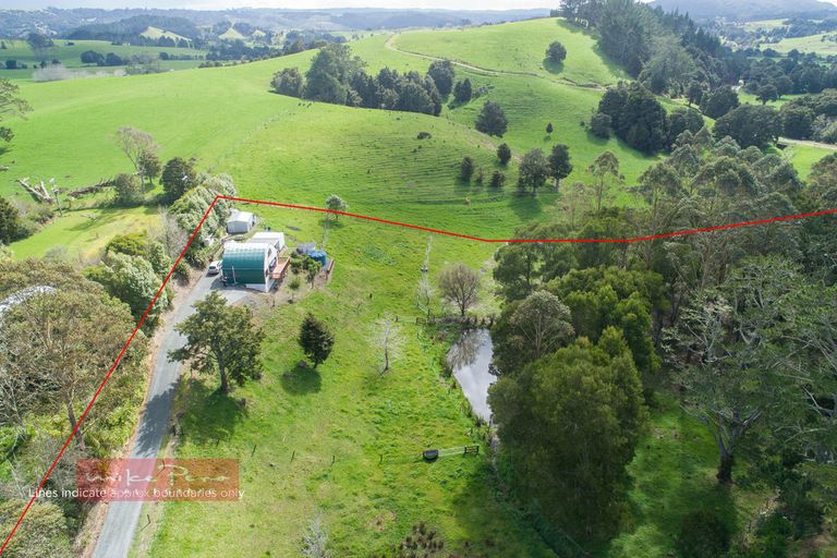 Photo of property in 307 Whananaki North Road, Opuawhanga, Hikurangi, 0181