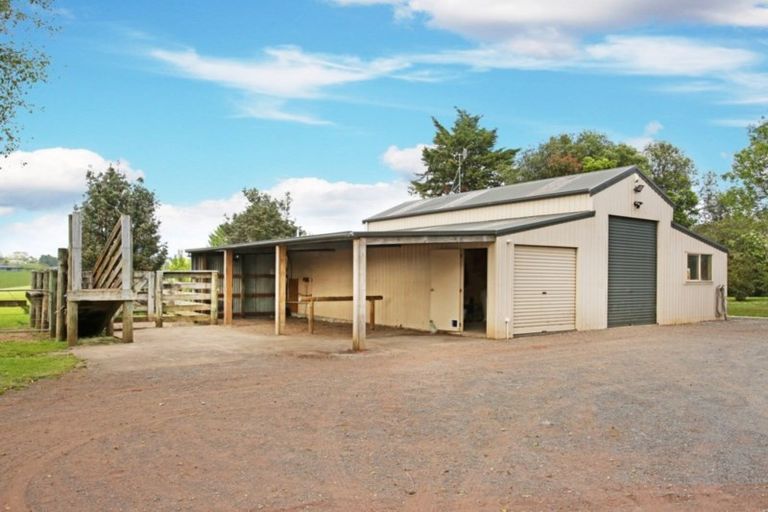 Photo of property in 94 Farmpark Road, Waiuku, 2681