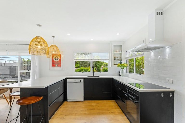 Photo of property in 47 Red Beach Road, Red Beach, 0932