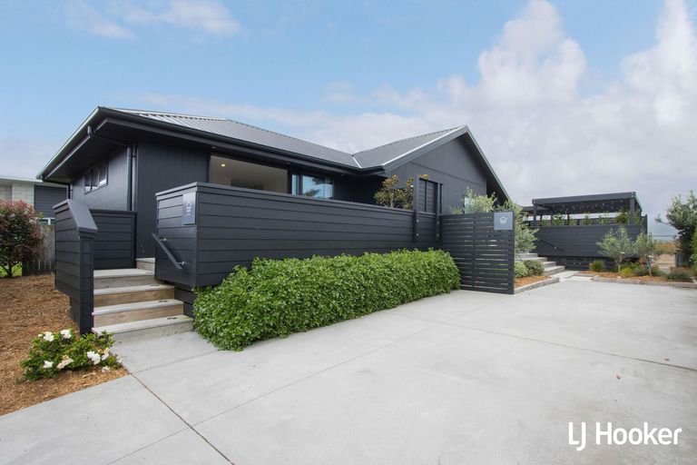 Photo of property in 24 Surfers Avenue, Waihi Beach, 3611