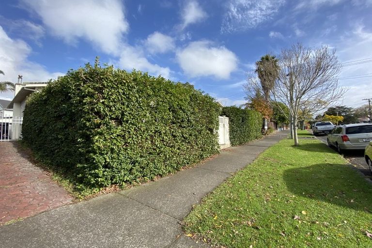 Photo of property in 6 Riro Street, Point Chevalier, Auckland, 1022