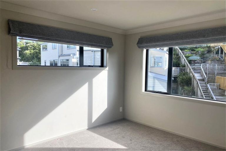 Photo of property in 27 Brindle Way, Newlands, Wellington, 6037