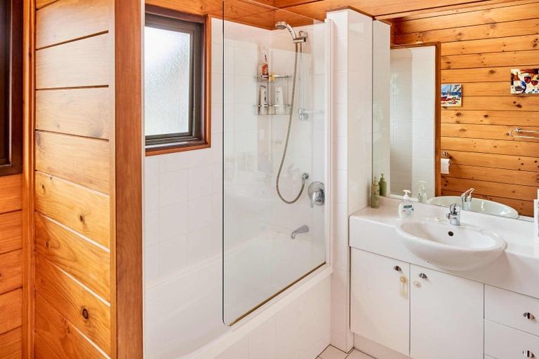 Photo of property in 31 Motukaraka Point, Pauatahanui, Porirua, 5381