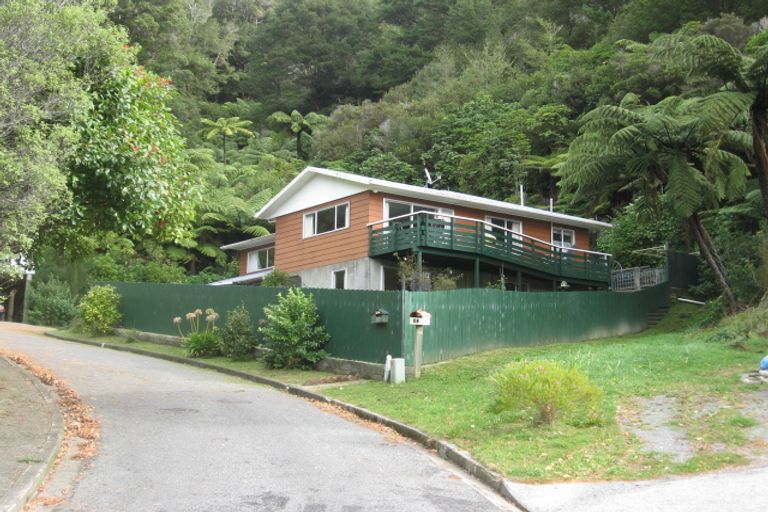 Photo of property in 28 Ngahere Street, Stokes Valley, Lower Hutt, 5019