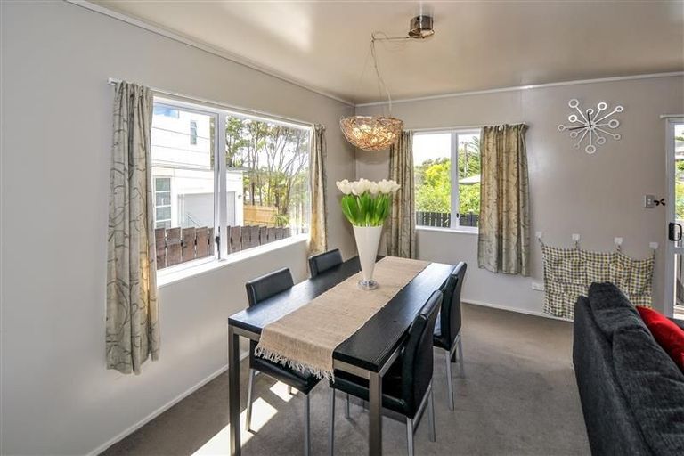 Photo of property in 2/20 Hogans Road, Glenfield, Auckland, 0629