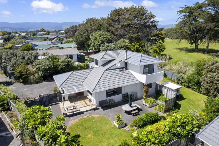 Photo of property in 9 Caughley Place, Otaki Beach, Otaki, 5512