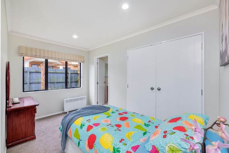 Photo of property in 11 South Kensington Way, Henderson, Auckland, 0612