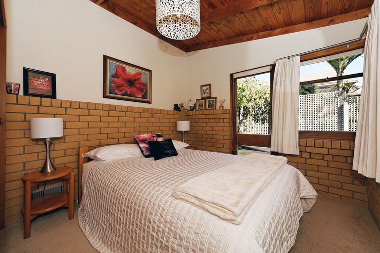 Photo of property in 146 Cliff View Drive, Green Bay, Auckland, 0604