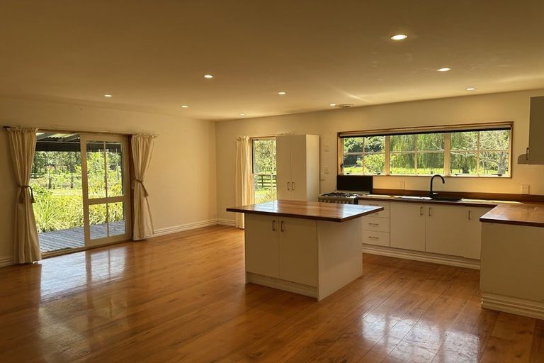 Photo of property in 98 Rahui Road, Otaki, 5512