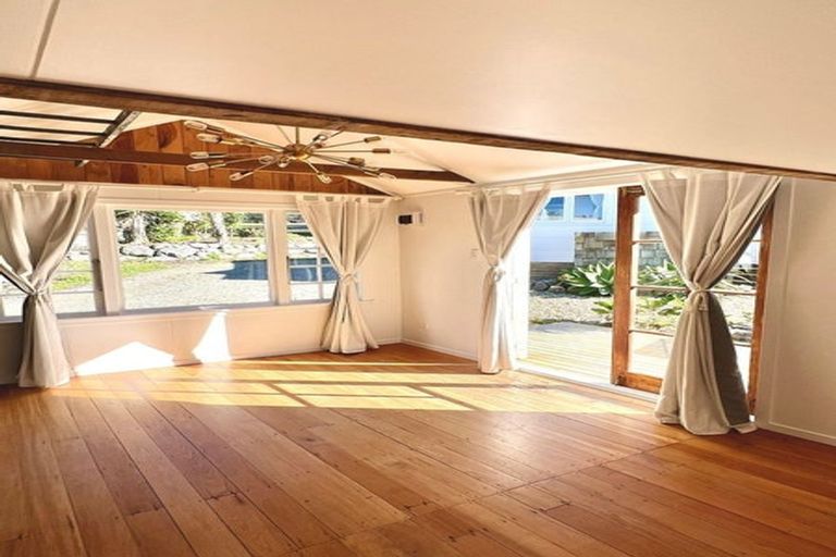 Photo of property in 20 Mcfarlane Street, Oakura, 4314