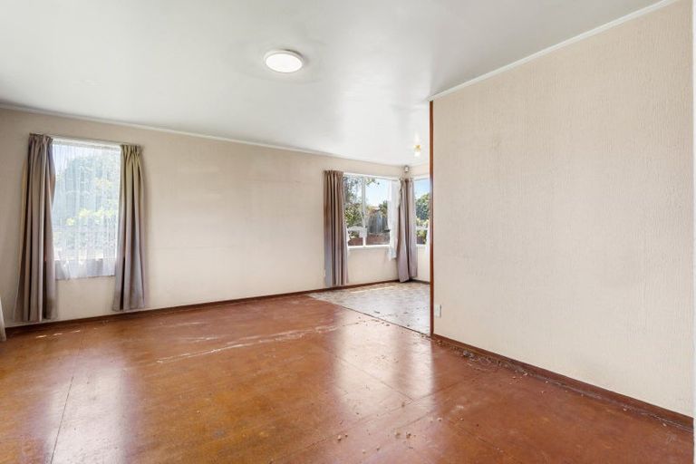 Photo of property in 27 Becker Drive, Weymouth, Auckland, 2103