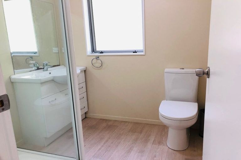 Photo of property in 26 Mirrabooka Avenue, Botany Downs, Auckland, 2010