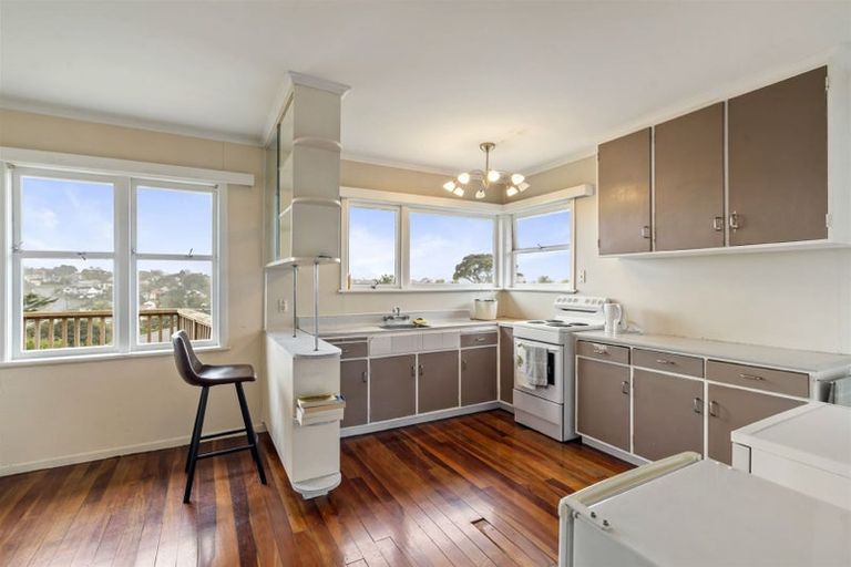 Photo of property in 135 Forrest Hill Road, Forrest Hill, Auckland, 0620