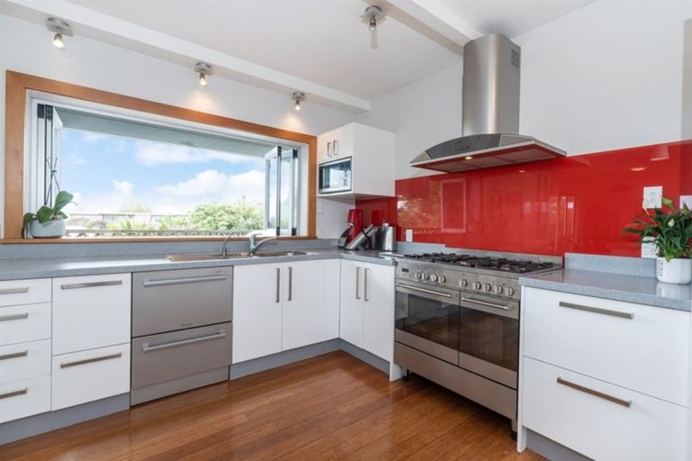 Photo of property in 6 Isobel Road, Greenhithe, Auckland, 0632