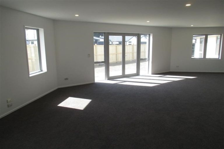 Photo of property in 37 Dunlops Crescent, Bottle Lake, Christchurch, 8083