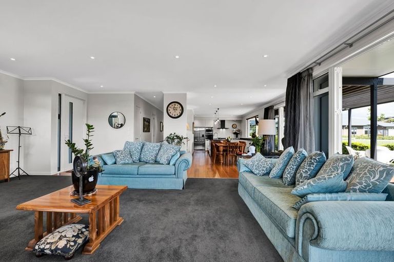 Photo of property in 18 Te Arakete Place, Hurworth, New Plymouth, 4310