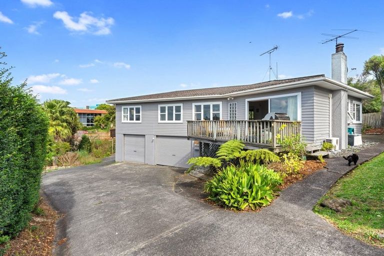 Photo of property in 1/5 Camelot Place, Glenfield, Auckland, 0629