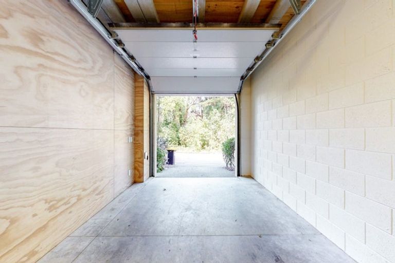 Photo of property in 15 San Sebastian Road, Kelburn, Wellington, 6012