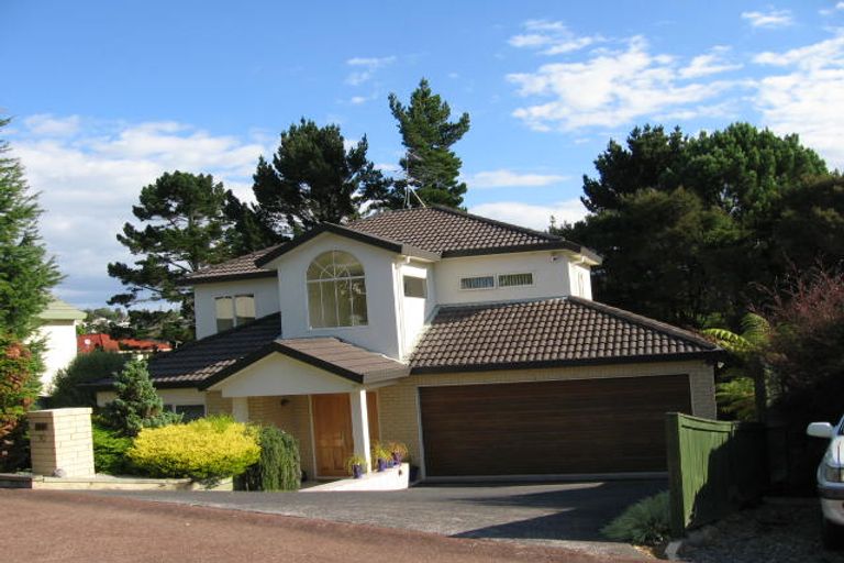Photo of property in 30 Calypso Way, Unsworth Heights, Auckland, 0632