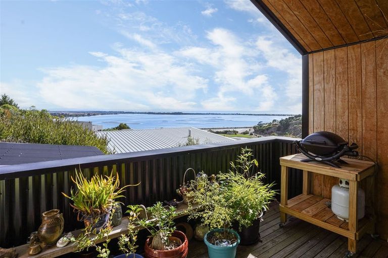 Photo of property in 8 La Costa Lane, Mount Pleasant, Christchurch, 8081