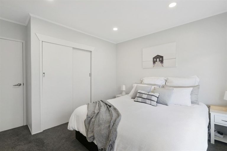 Photo of property in 1/13 Wykeham Place, Glenfield, Auckland, 0629