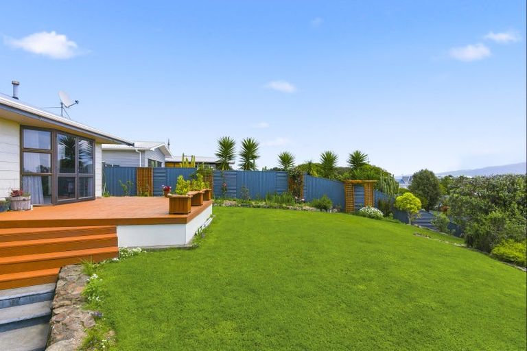 Photo of property in 2 Sunset Terrace, Waikanae Beach, Waikanae, 5036