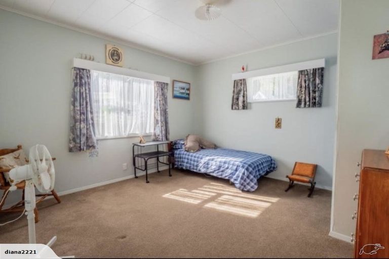 Photo of property in 3 Marine Parade, Eastbourne, Lower Hutt, 5013