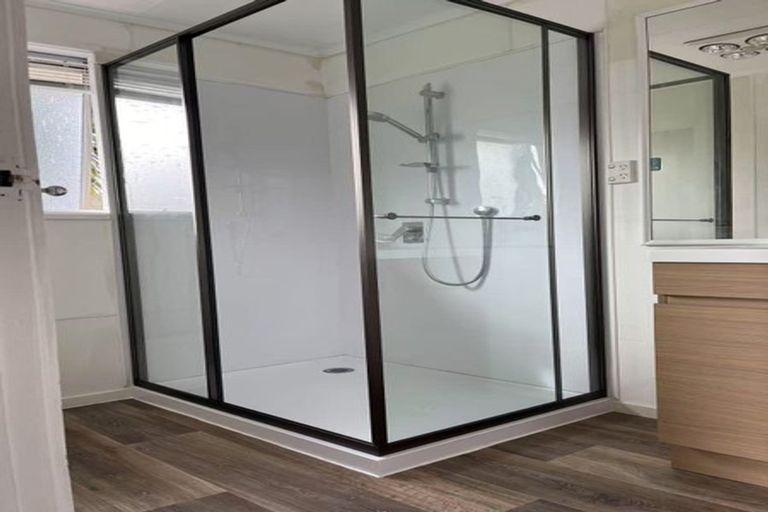 Photo of property in 2 Cranberry Place, Bucklands Beach, Auckland, 2012