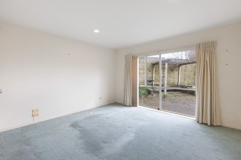 Photo of property in 2/3 Jacanas Place, Unsworth Heights, Auckland, 0632