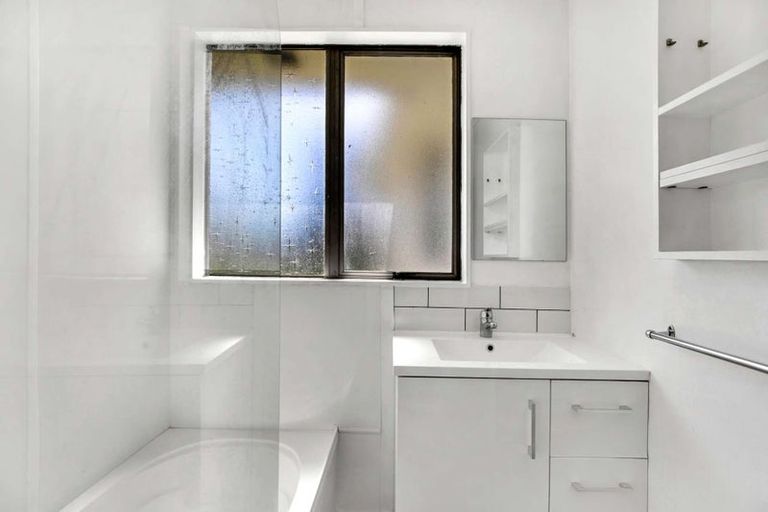 Photo of property in 24 Fergusson Street, Marton, 4710