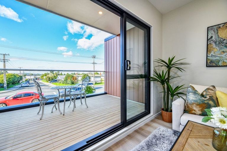 Photo of property in 2/644 Te Atatu Road, Te Atatu Peninsula, Auckland, 0610