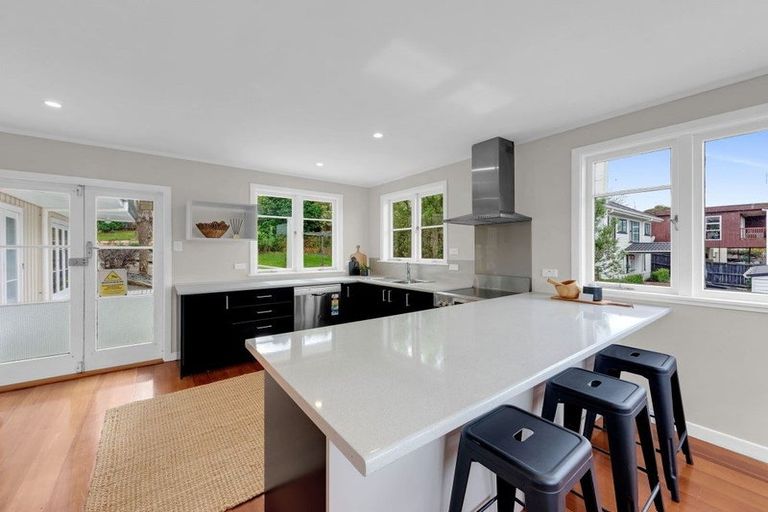 Photo of property in 52 Cambridge Road, Hillcrest, Hamilton, 3216