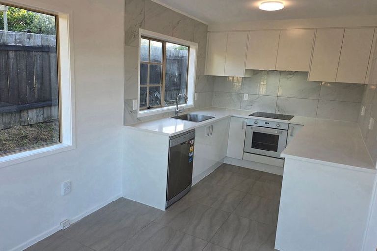 Photo of property in 66e Woodglen Road, Glen Eden, Auckland, 0602