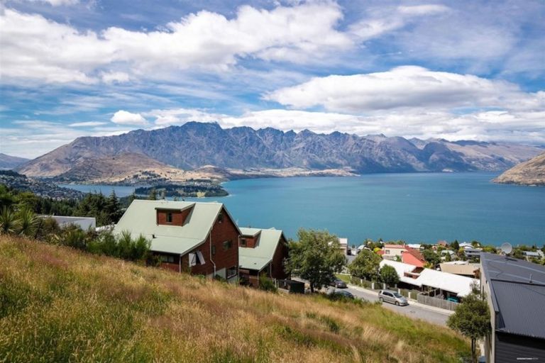 Photo of property in 9 Caples Place, Fernhill, Queenstown, 9300