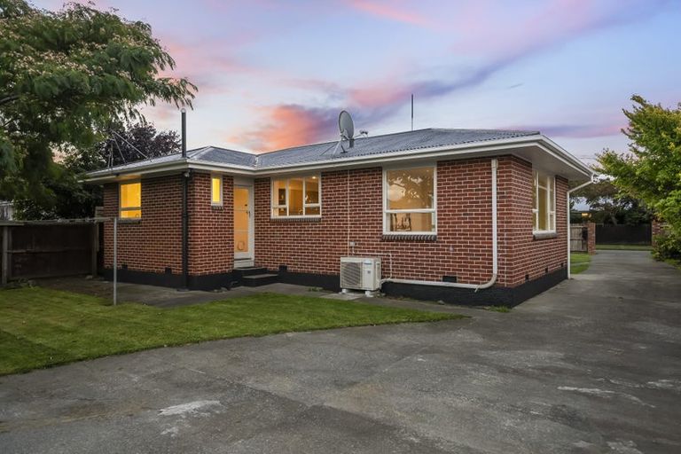 Photo of property in 27 Liverton Crescent, Bishopdale, Christchurch, 8053