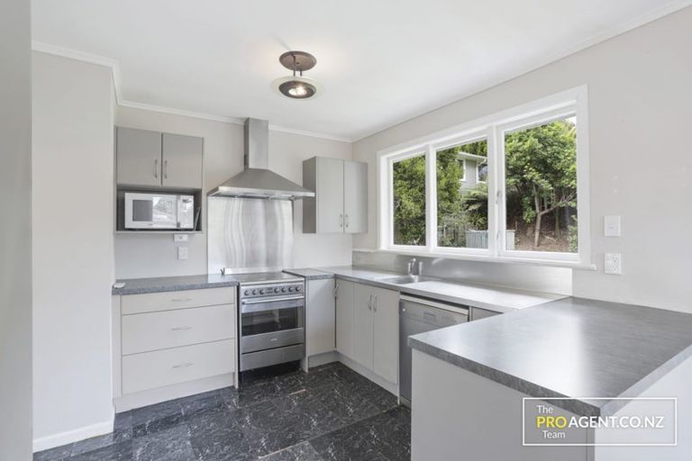 Photo of property in 50 Rimutaka Place, Titirangi, Auckland, 0604