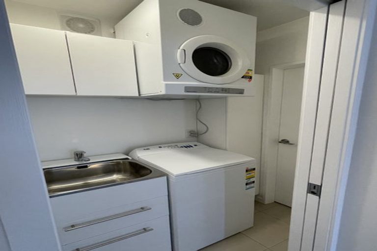 Photo of property in 22 Dorking Road, Brooklyn, Wellington, 6021