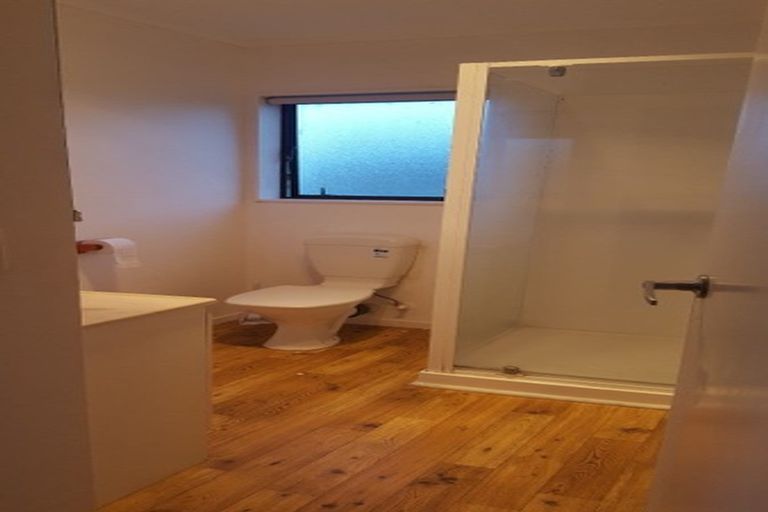 Photo of property in 2/14 Strabo Place, Windsor Park, Auckland, 0632