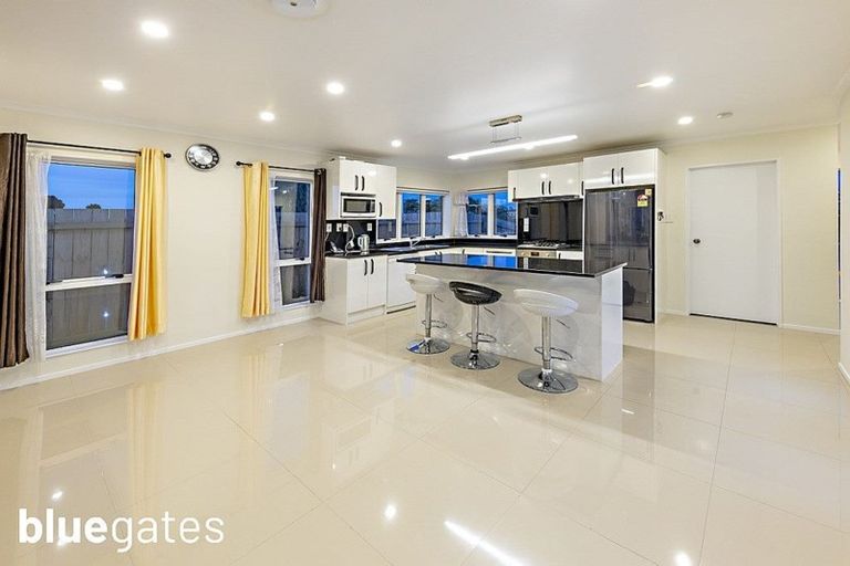 Photo of property in 18 Amokura Avenue, Takanini, 2112