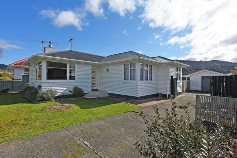 Photo of property in 255 Fergusson Drive, Heretaunga, Upper Hutt, 5018